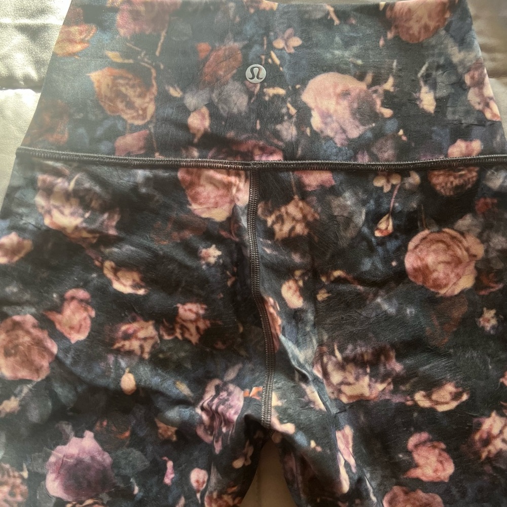 Lululemon floral wunder
